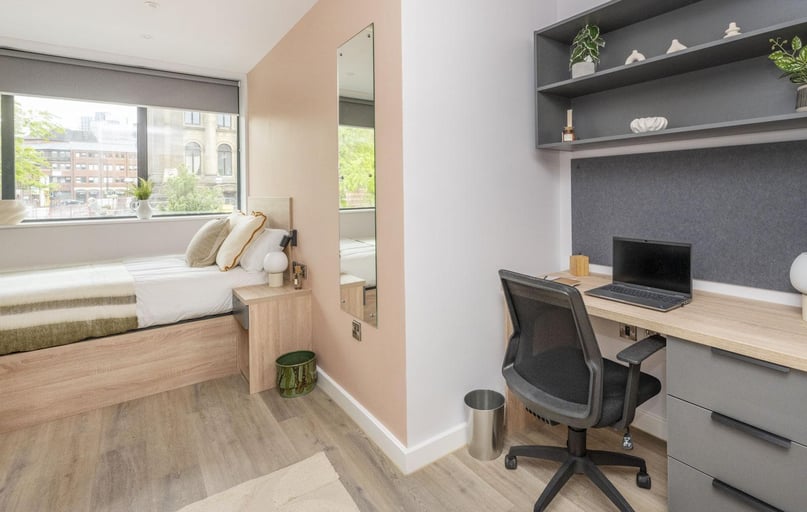 Park Cross Street, City Centre, Leeds - Image 1